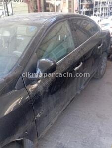 RENAULT FLUENCE ÖN SOL KAPI – Sakarya Çıkma Parça