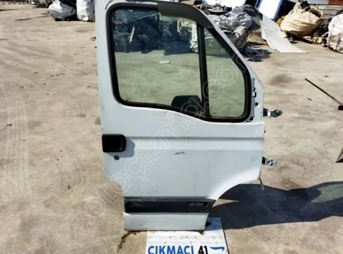 Renault Master Sağ Ön Kapı çıkma parça - ÇIKMACI 41 KOCAELİ