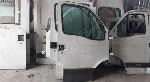 Renault Master Sağ Ön Kapı çıkma parça - ÇIKMACI 41 KOCAELİ