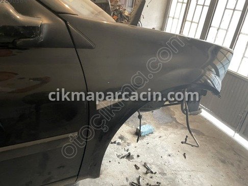 Renault Megane Sağ Ön Çamurluk çıkma parça