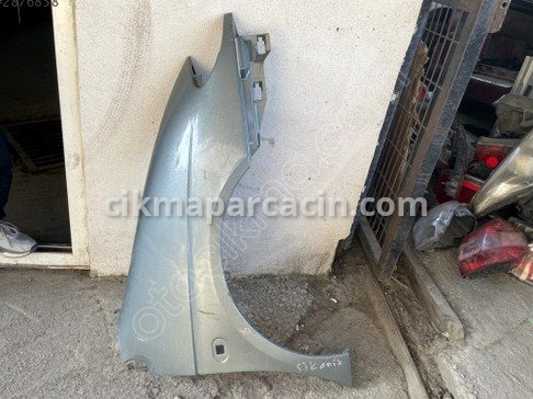 Renault Scenic Sağ Ön Çamurluk çıkma parça