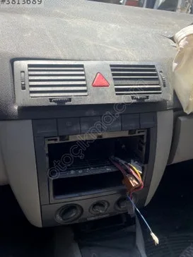 Skoda Fabia Flaşör Düğmesi çıkma parça - Karma Oto Çıkma Trabzon