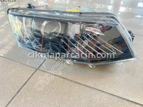 Skoda Octavia Sağ Ön Far çıkma parça