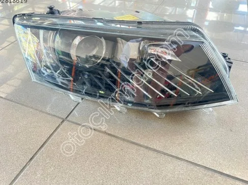Skoda Octavia Sağ Ön Far çıkma parça - ANKA OTO YEDEK PARÇA İZMİR