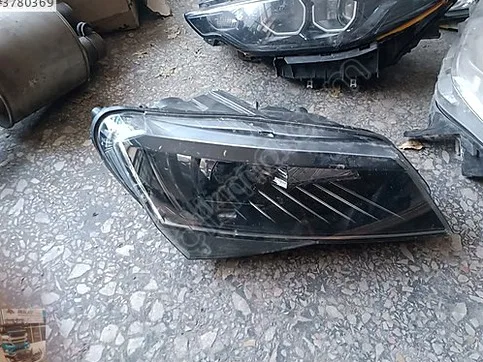 Skoda Superb Sağ Ön Far çıkma parça - ANKA OTO YEDEK PARÇA İZMİR