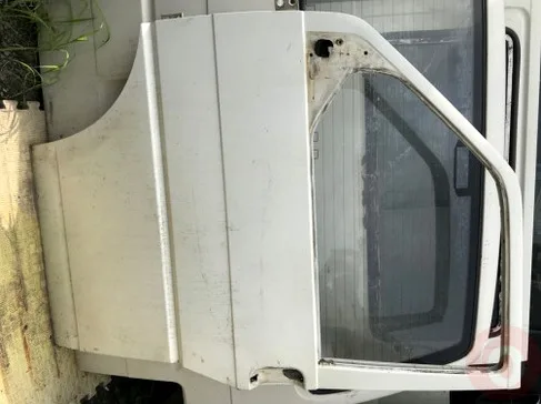 Volkswagen Transporter Sol Ön Kapı çıkma parça - Karma Oto Çıkma Trabzon
