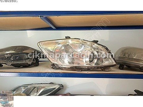 Toyota Auris Sağ Ön Far çıkma parça