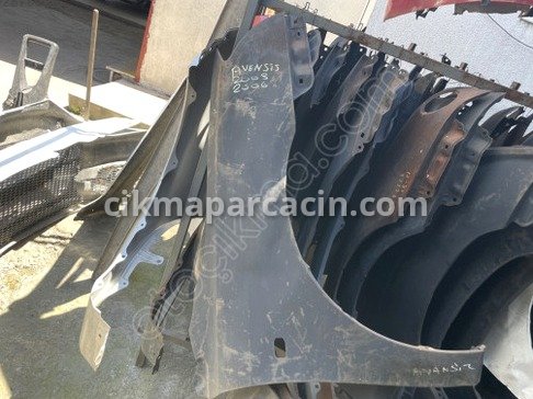 Toyota Avensis Sağ Ön Çamurluk çıkma parça
