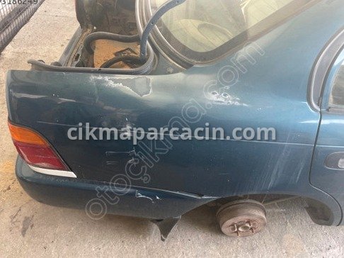 Toyota Corolla Arka Çamurluk çıkma parça