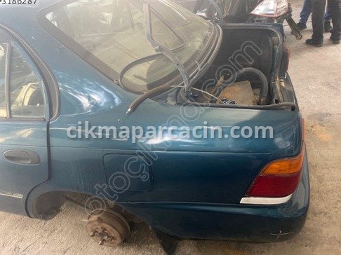 Toyota Corolla Arka Çamurluk çıkma parça