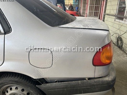 Toyota Corolla Arka Çamurluk çıkma parça
