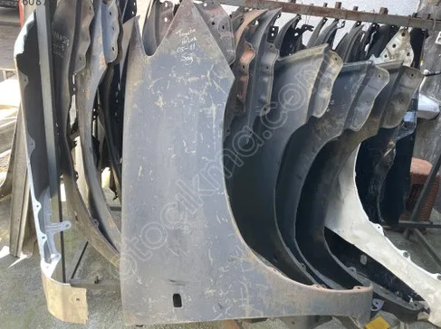 Toyota Hilux Sağ Ön Çamurluk çıkma parça