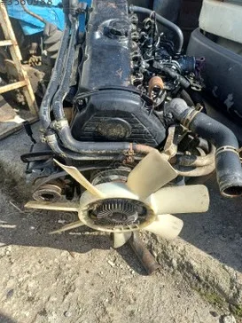 Toyota Hilux Komple Motor çıkma parça - Karma Oto Çıkma Trabzon