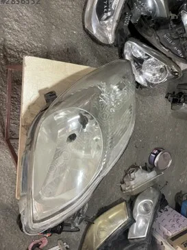 Toyota Yaris Sağ Ön Far çıkma parça - T-F-M OTOMOTİV SAKARYA