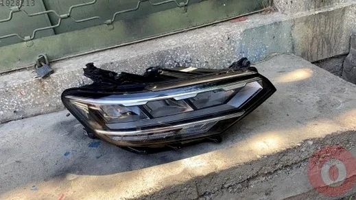 Volkswagen Passat Sağ Ön Far çıkma parça - ANKA OTO YEDEK PARÇA İZMİR