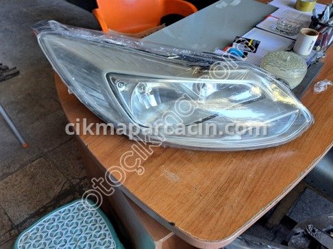 Ford Focus Sağ Ön Far çıkma parça
