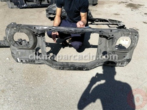 Mitsubishi L200 Ön Panel çıkma parça