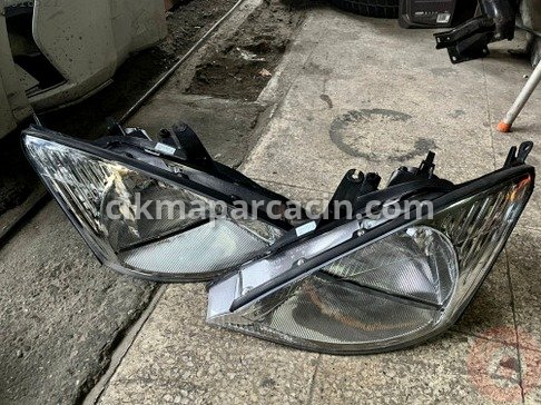 Ford Focus Sol Ön Far çıkma parça