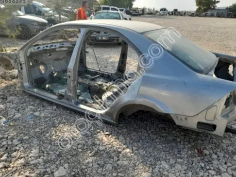 Ford Mondeo Arka Çamurluk çıkma parça