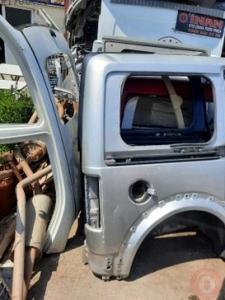 2003 2013 ford connect sag arka çamurluk orta direk ve marşp
