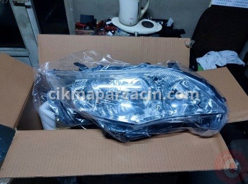 Toyota Corolla Sağ Ön Far çıkma parça