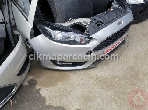 Ford Focus Ön Cam Izgarası çıkma parça