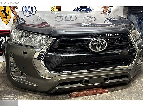 Toyota Hilux Sol Ön Far çıkma parça
