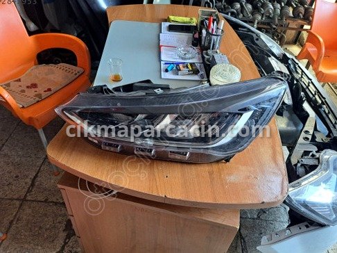 Ford Focus Sol Ön Far çıkma parça