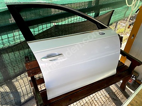 Audi A4 Kapı (Ön Sağ) çıkma parça