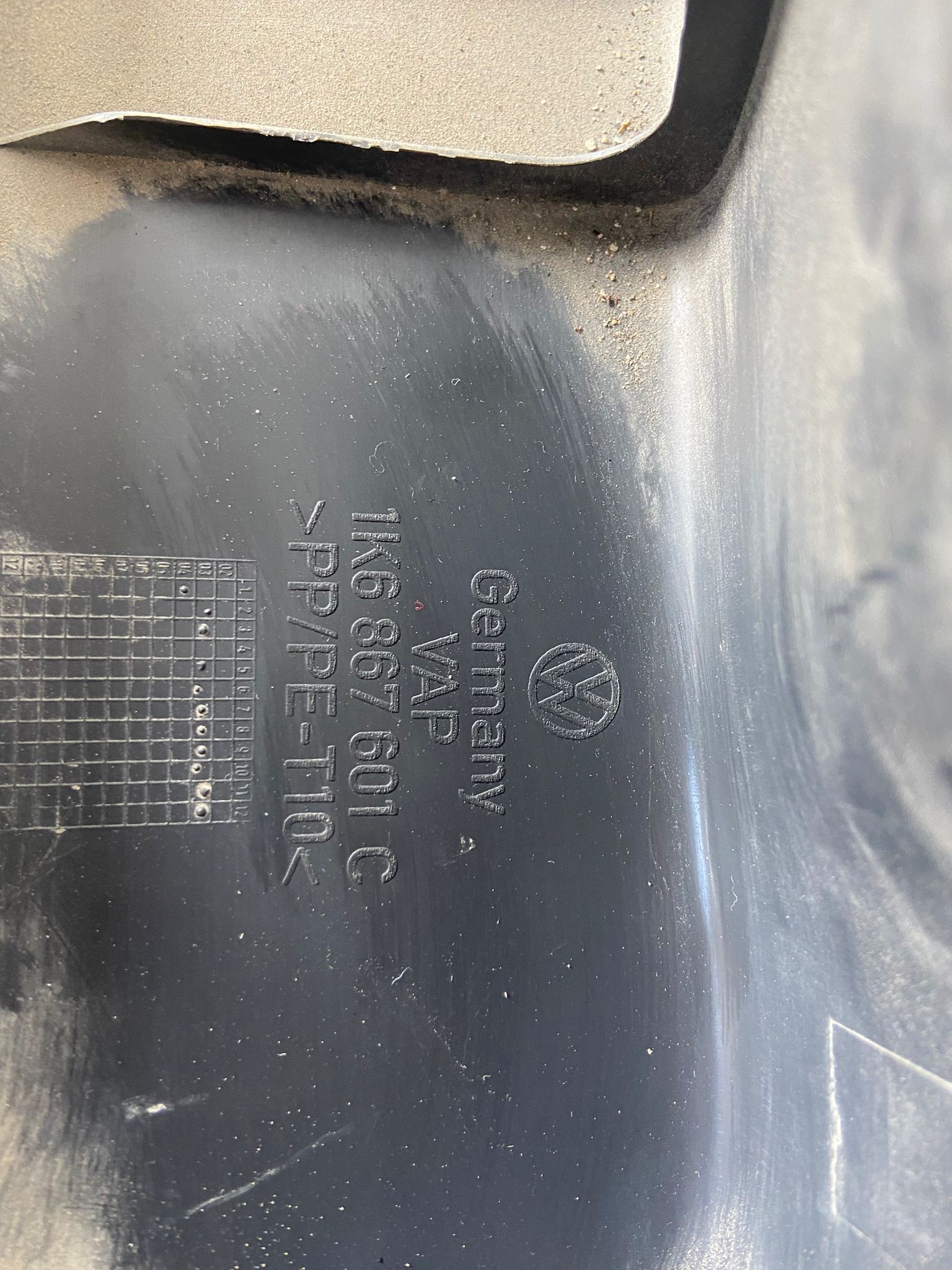 Volkswagen Golf İç Trim 1K6867601 C çıkma parça