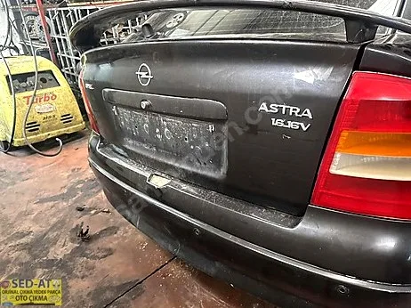 Opel Astra Bagaj Arması çıkma parça - SEDAT OTO ÇIKMA YEDEK PARÇA Erzurum