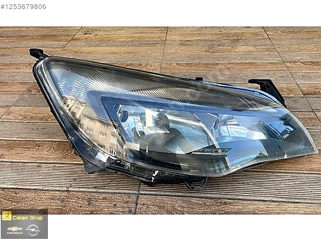 Opel Astra Sağ Ön Far çıkma parça