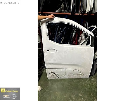 Opel Corsa Kapı (Ön Sağ) çıkma parça