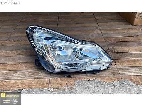 Opel Corsa Sağ Ön Far çıkma parça