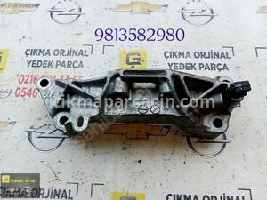OPEL CORSA F 1.2 2019 – 2025 SAĞ MOTOR KULAĞI BRAKETİ OEM 981358