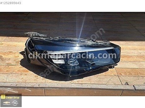 Opel Corsa Sağ Ön Far çıkma parça