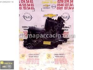 OPEL CROSSLAND HAVA YÖNLENDİRİCİ SOL ALT KARTONU OEM 39214055