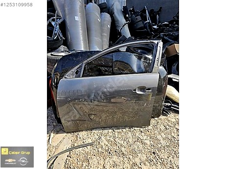 Opel Insignia Kapı (Ön Sağ) çıkma parça
