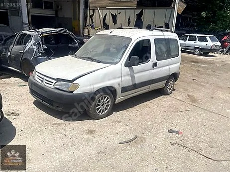 Peugeot Partner Kapı Camları çıkma parça - MESA YEDEK PARÇA Mersin