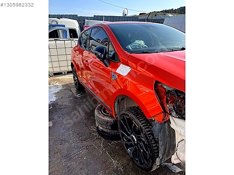 Renault Clio Çamurluk (Ön) çıkma parça