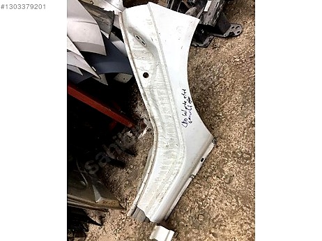 Renault Clio Çamurluk (Arka) çıkma parça