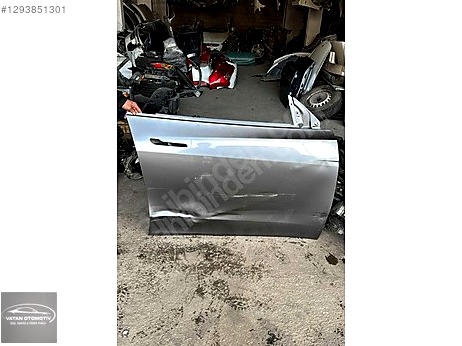 Tesla Model Y Kapı (Ön Sağ) çıkma parça