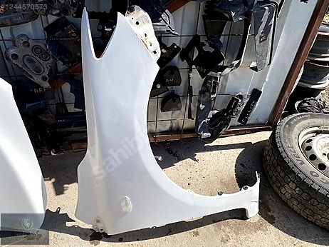 Toyota Corolla Çamurluk (Ön) çıkma parça