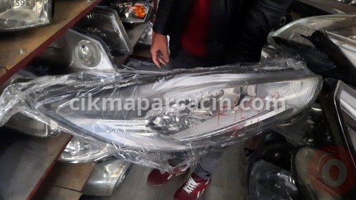 Ford Fiesta Sağ Ön Far çıkma parça