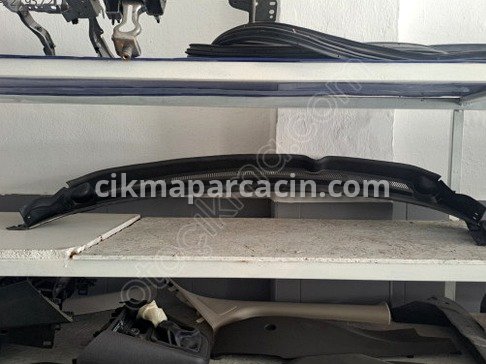Ford Tourneo Courier Ön Cam Izgarası çıkma parça