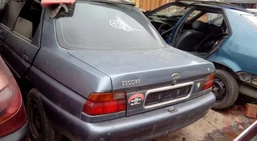 Ford Escort Sol Arka Kapı çıkma parça - ATİOĞLU OTO ÇIKMA SAKARYA