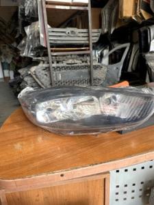 Ford fiesta sağ ön far