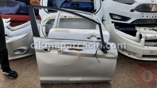 Ford Fiesta Sağ Ön Kapı çıkma parça
