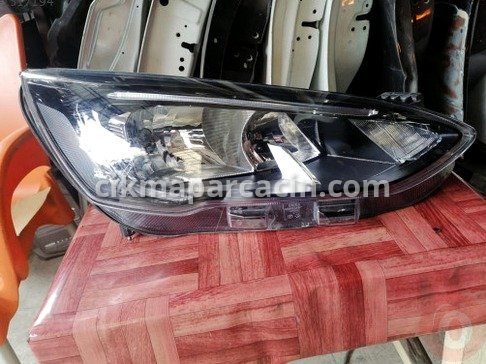 Ford Focus Sağ Ön Far çıkma parça