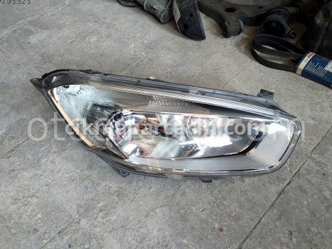 Ford Tourneo Courier Sağ Ön Far çıkma parça